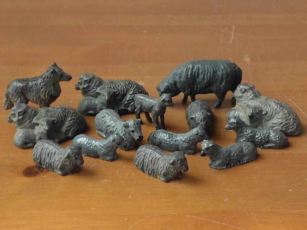 Herdershond met schapen mooi antiek Engels speelgoed van tin