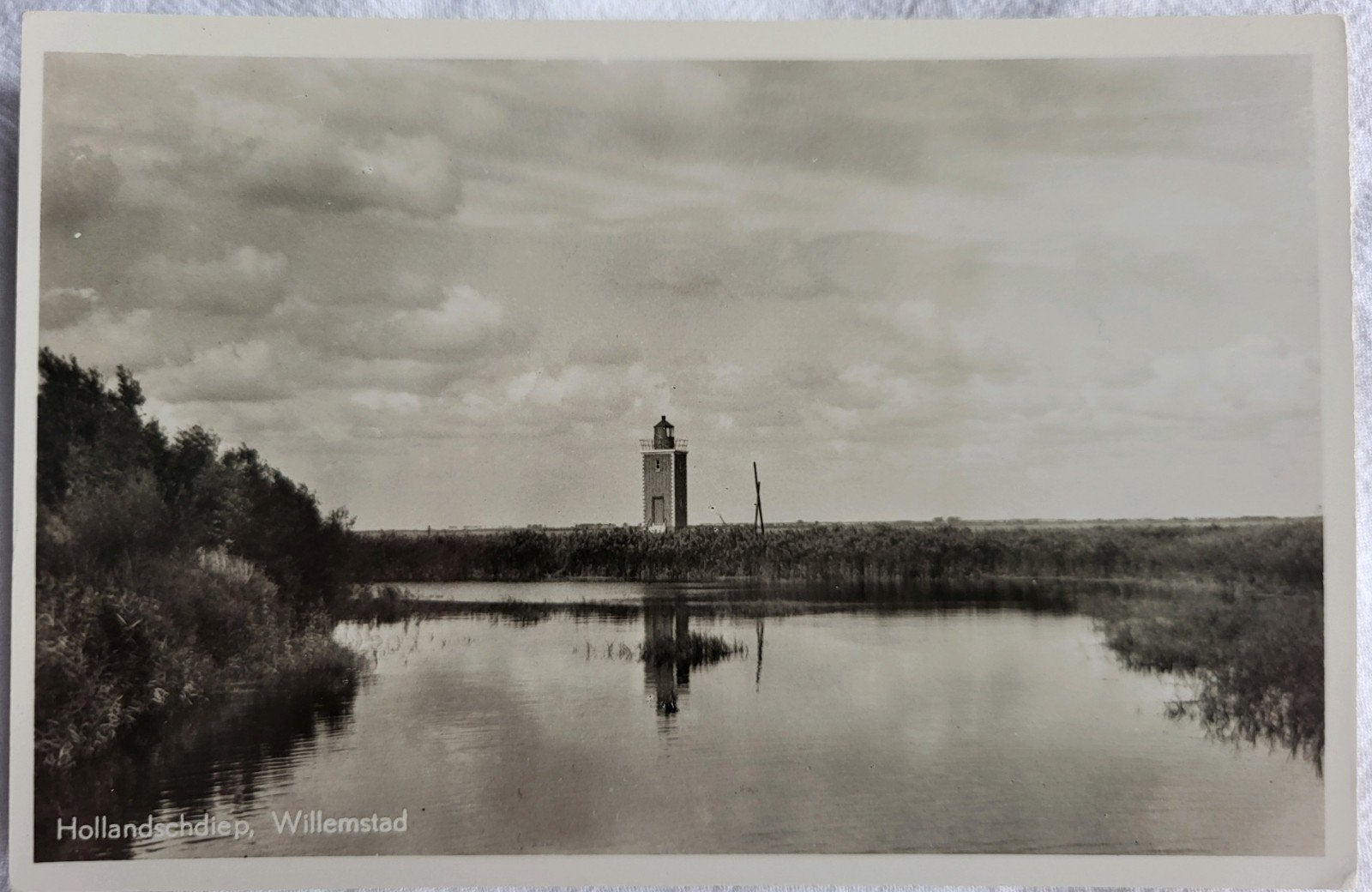 Oude Ansichtkaart Willemstad - Hollandsediep met vuurtoren, Ophalen of Verzenden, 1940 tot 1960, Ongelopen, Noord-Brabant