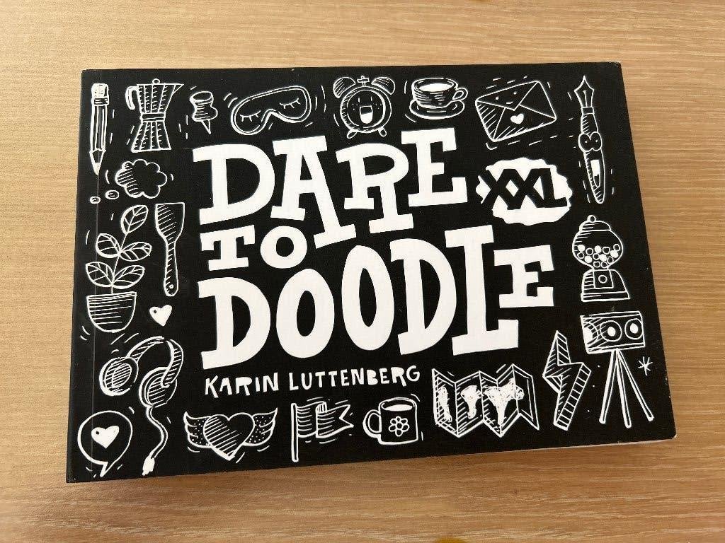 Dare to Doodle XXL - Karin Luttenberg Tekenboek, Hobby en Vrije tijd, Tekenen, Ophalen of Verzenden, Zo goed als nieuw, Boek of Gids