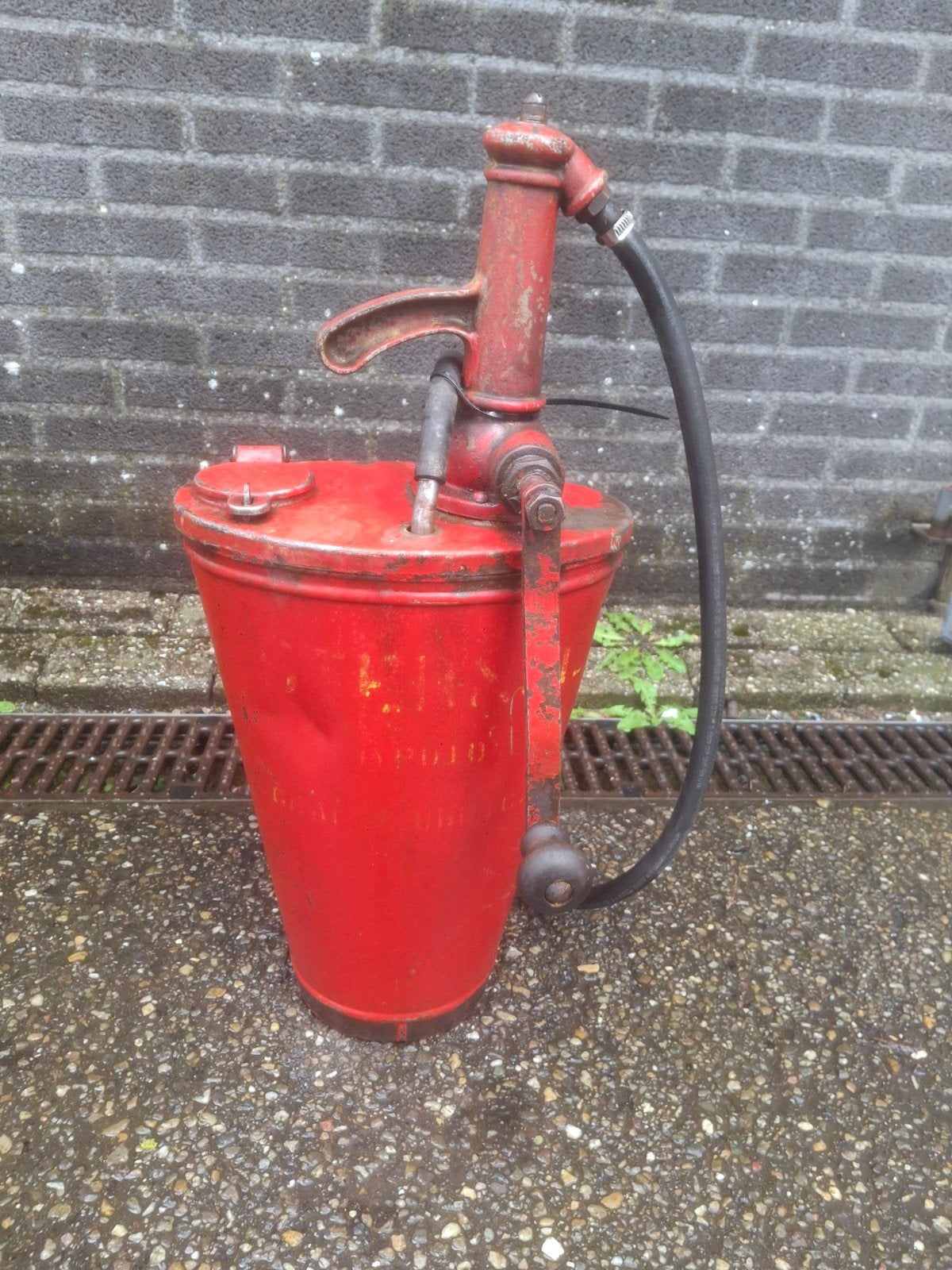 Vintage werkende oliepomp - Rood, industrieel design, Antiek en Kunst, Ophalen of Verzenden