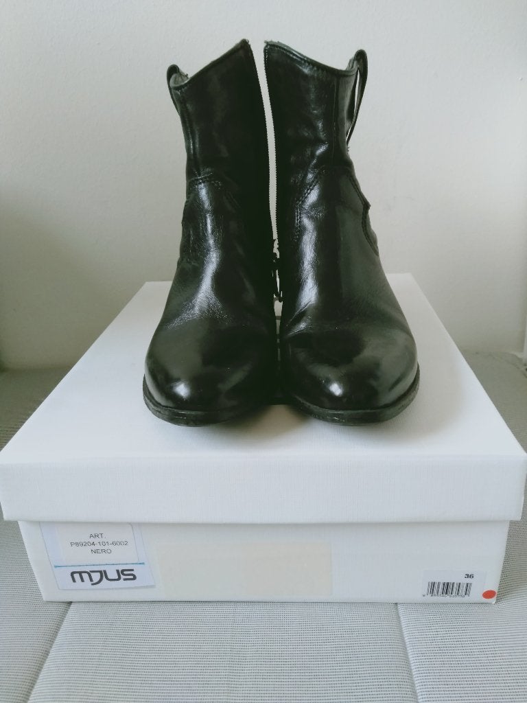 MJUS Zwarte Leren Enkellaarzen Maat 36, Kleding | Dames, Schoenen, Zwart, Lage of Enkellaarzen, Nieuw, Ophalen of Verzenden