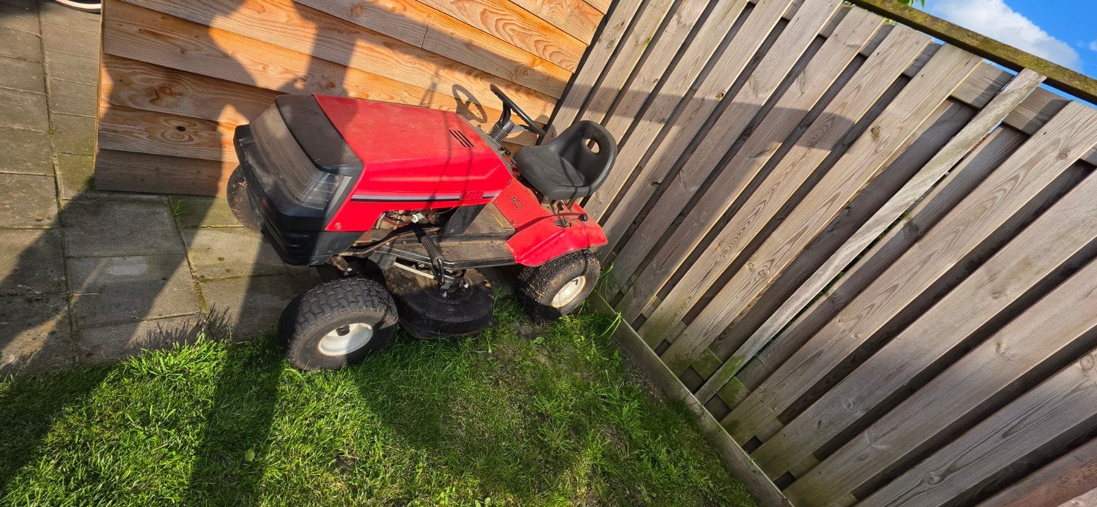 Goeie zitmaaier met trekhaak, Tuin en Terras, Zitmaaiers, Ophalen of Verzenden, Gebruikt, Versnellingen, 90 tot 120 cm