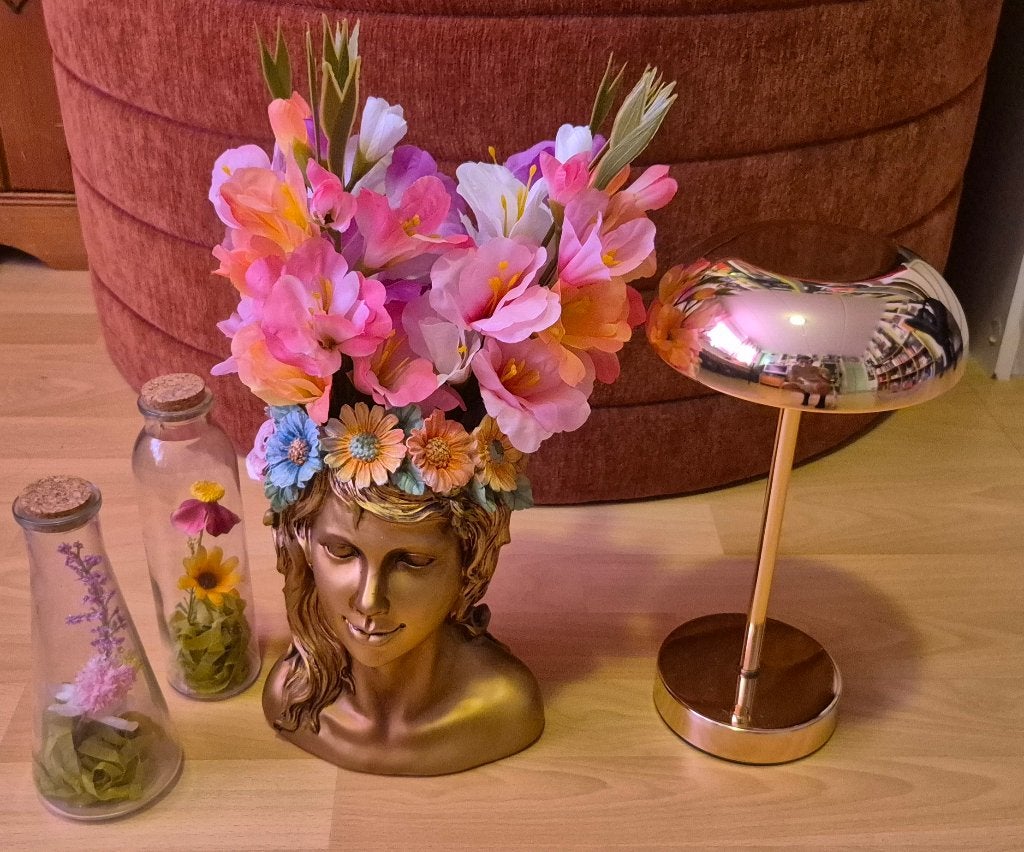 Gouden standbeeld met decoraties, Ophalen, 20 - 50 cm, Beeld, Goud