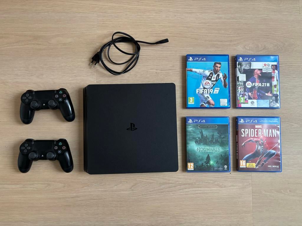 Playstation 4 Slim 1TB met 2 controllers en 4 games, Spelcomputers en Games, Spelcomputers | Sony PlayStation 4, Ophalen, Met games