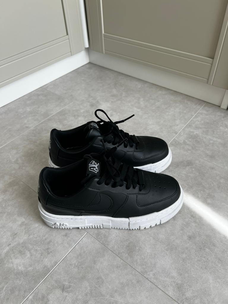Nike airforce pixel 1 zwart wit 37,5, Ophalen of Verzenden, Zo goed als nieuw, Wit, Sneakers of Gympen