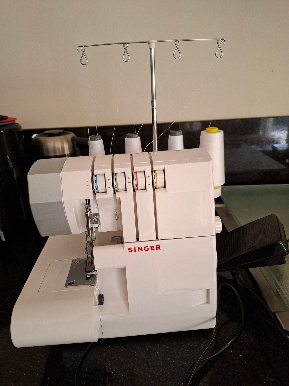 Singer lockmachine type 14SH754., Hobby en Vrije tijd, Naaimachines en Toebehoren, Ophalen of Verzenden, Zo goed als nieuw, Lockmachine
