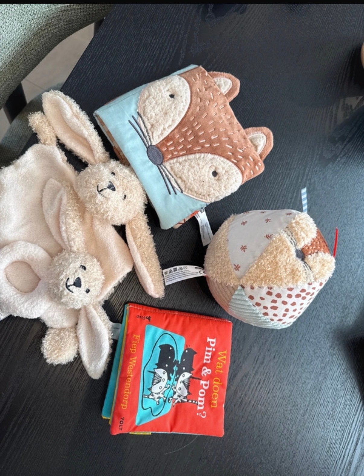 Hema baby speelgoed set: knuffeldoekje, rammelaar, boekjes, Ophalen of Verzenden, Gebruikt, Rammelaar, Met geluid
