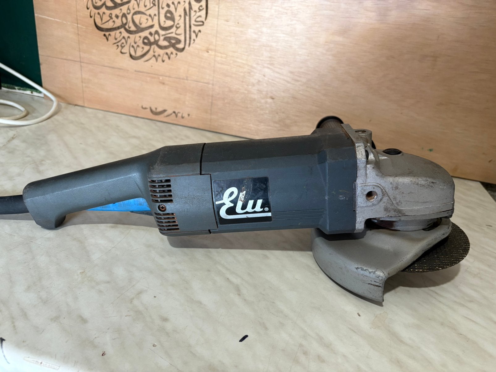 Elu slijpmachine 2000w, Ophalen of Verzenden, Zo goed als nieuw, Minder dan 700 watt, Werkbankslijpmachine