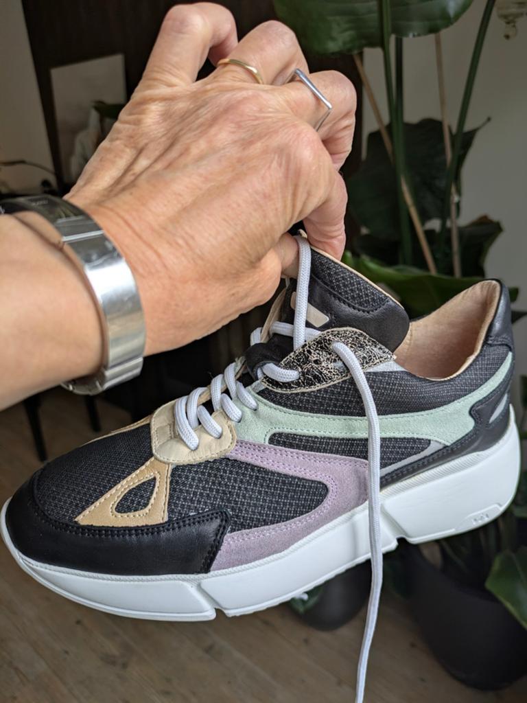 Via vai sneakers, Ophalen of Verzenden, Zo goed als nieuw, Beige, Sneakers of Gympen