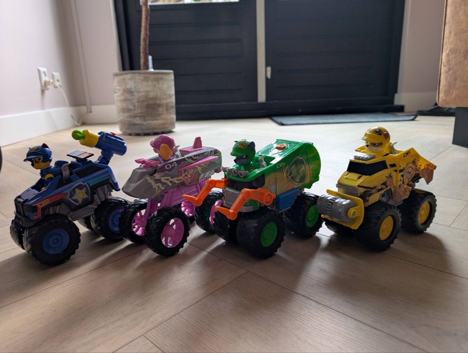 Paw Patrol Monster Trucks - Chase, Skye, Rocky, Rubble, Kinderen en Baby's, Speelgoed | Speelgoedvoertuigen, Ophalen, Zo goed als nieuw
