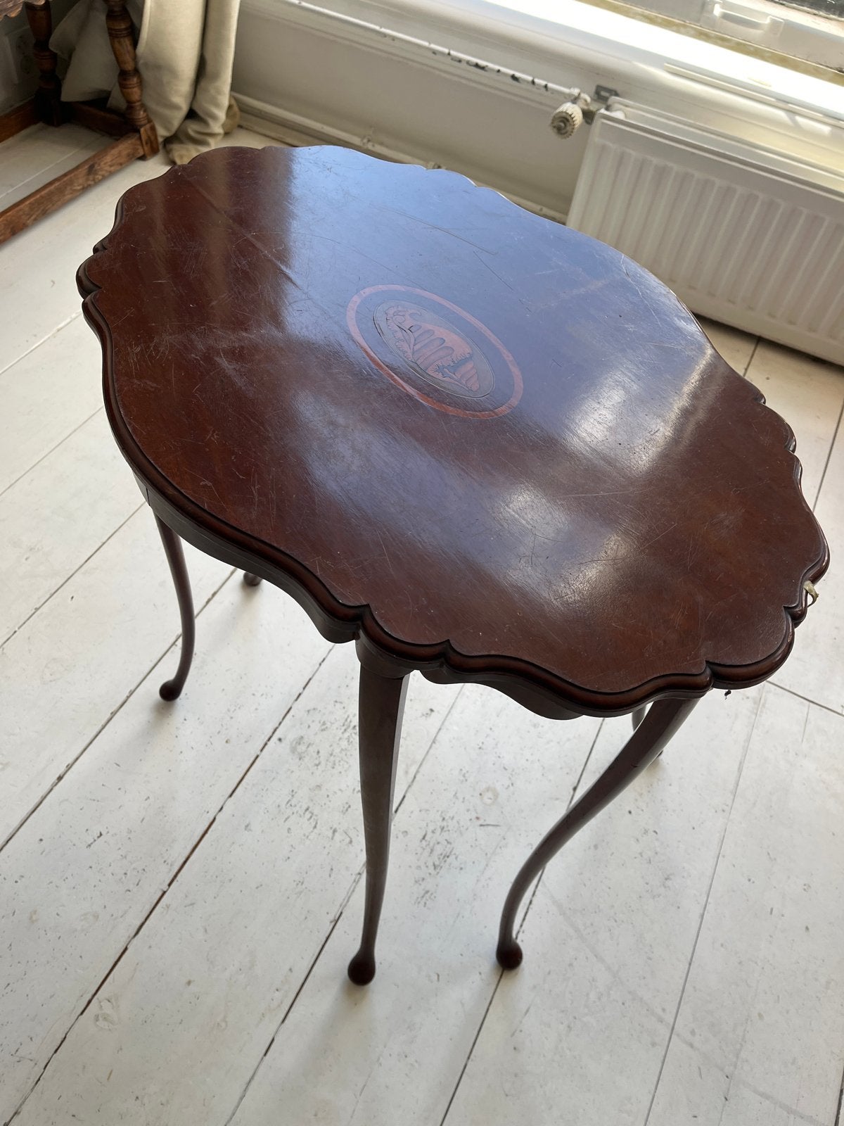Antieke bijzettafel met inlegwerk | restauratieobject, Antiek en Kunst, Ophalen