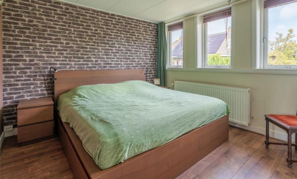 Houten tweepersoonsbed 180x200cm met 2 nachtkastjes, Ophalen, Gebruikt, Bruin, Tweepersoons