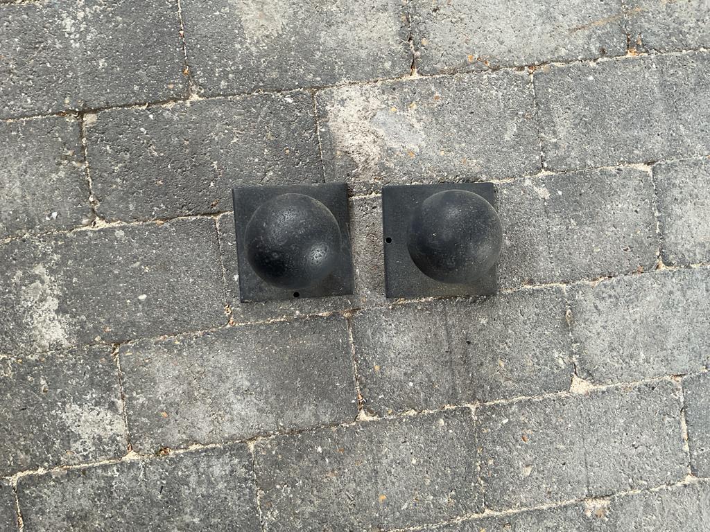 10 massief ijzeren bollen voor op een schutting paal, Ophalen of Verzenden, Gebruikt