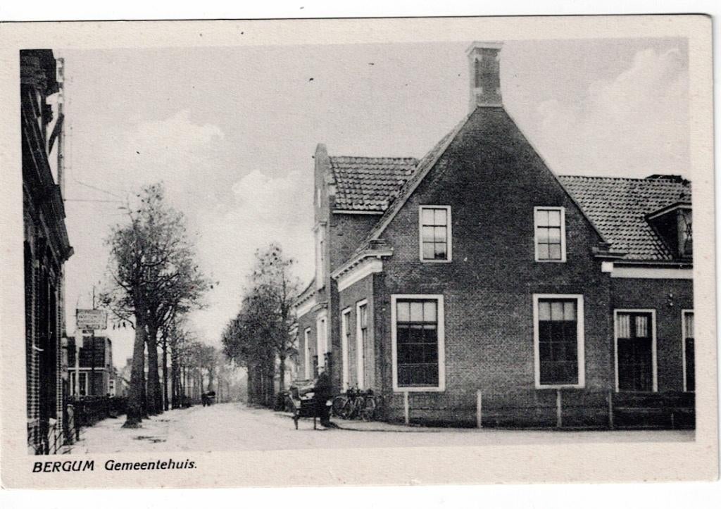 Bergum 1920. Het Gemeentehuis (handkar)., Ophalen of Verzenden, Voor 1920, Ongelopen, Friesland