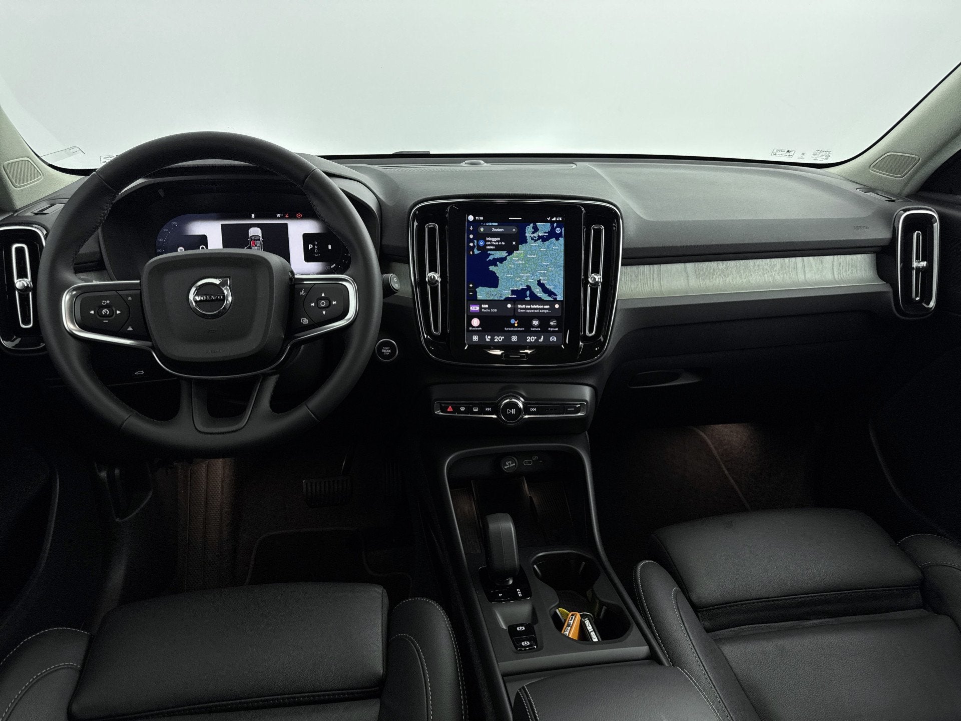Volvo XC40 - 2.0 B3 Essential Edition // DEALER ONDERHOUDEN, Auto's, Dealer onderhouden, 1588 kg, Gebruikt, 4 cilinders