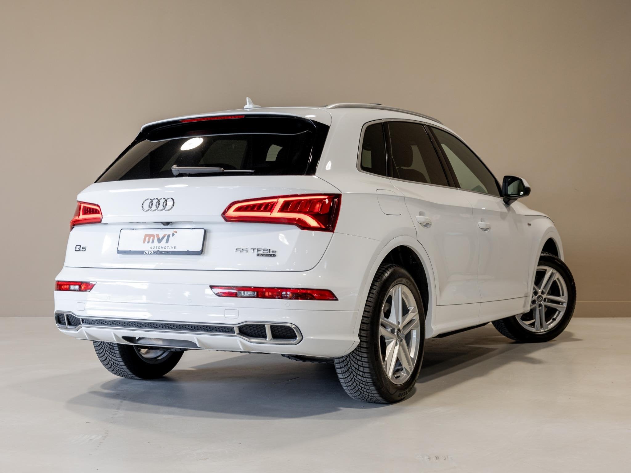 Audi Q5 55 TFSI e quattro Competition 367pk / Panorama dak /, Auto's, Automaat, 4 cilinders, Wit, Bedrijf