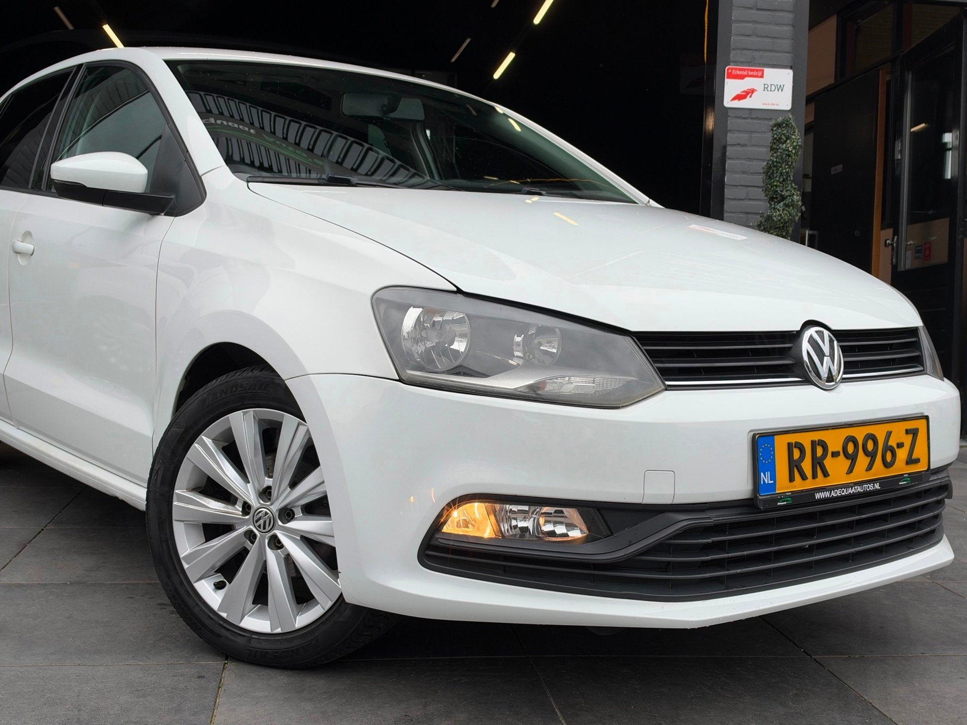Volkswagen Polo 1.0 Trendline|Airco|El Ramen|5Deurs|APK, Stof, Met garantie (alle), Wit, Bedrijf