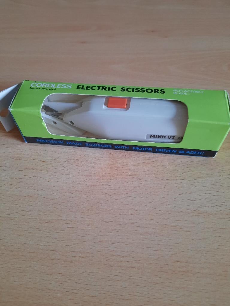 Draadloze Electrische schaar, Gereedschap of Toebehoren, Beige, Ophalen of Verzenden, Zo goed als nieuw