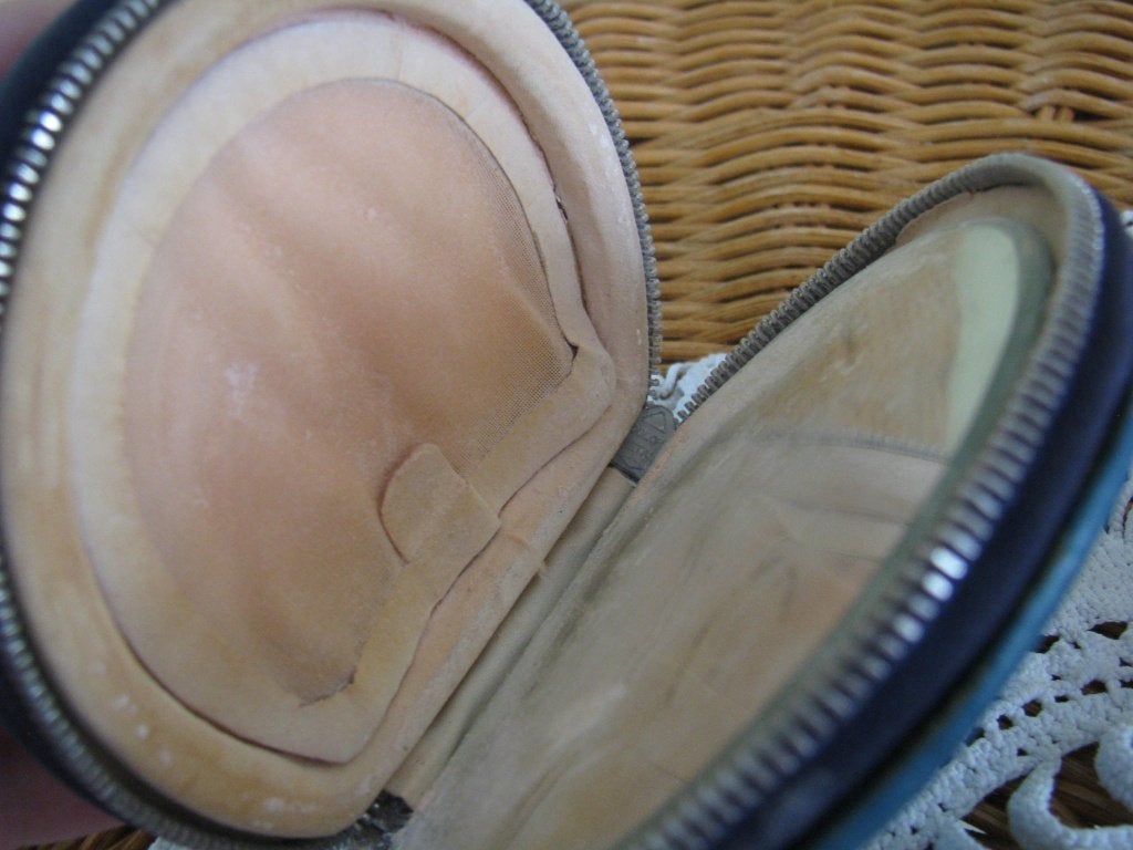 Jaren '30-'40 * poederdoos in etui * leder * 11 x foto *, Ophalen of Verzenden, Dames