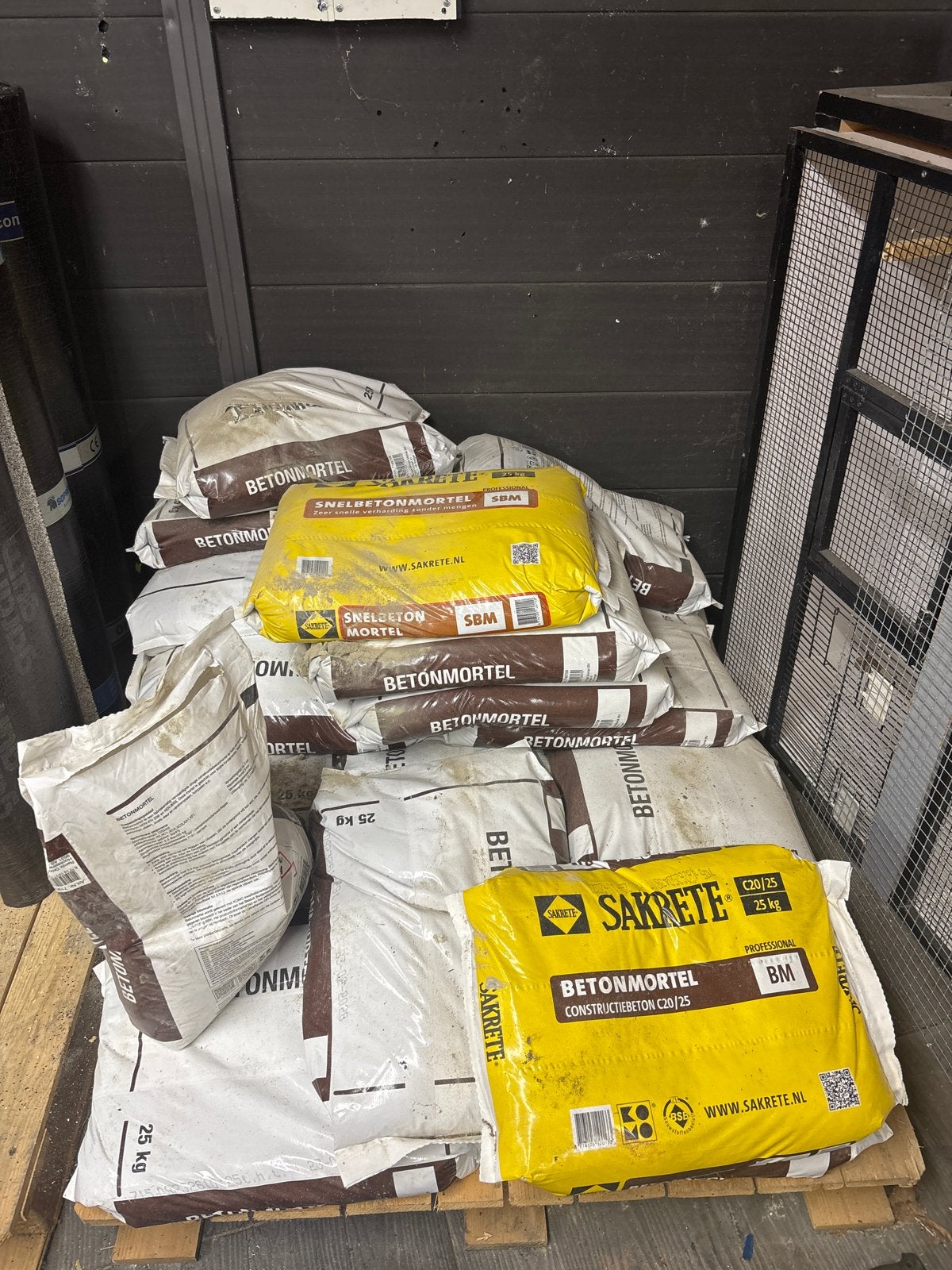 25 Zakken betonmortel en snelbetonmortel 25 kg, Doe-het-zelf en Verbouw, Overige Doe-het-zelf en Verbouw, Ophalen of Verzenden