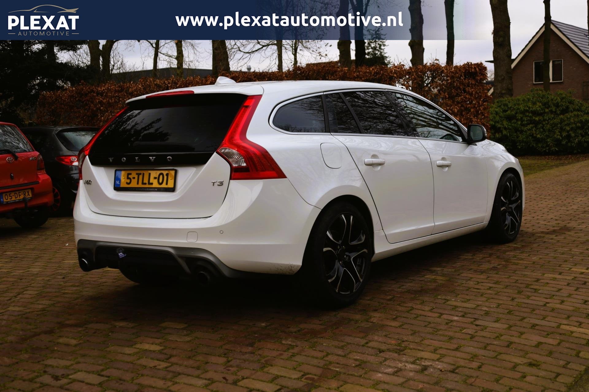 Volvo V60 1.6 T3 R-Design Aut. | Origineel NL | Slechts 95.0, Gebruikt, Zwart, 4 cilinders, 150 pk