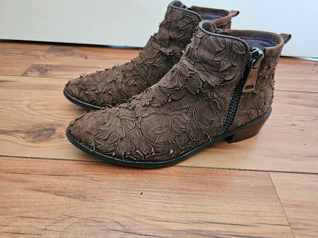 Super leuke Alma en Pena enkellaarsjes maat 38, Kleding | Dames, Schoenen, Ophalen of Verzenden, Zo goed als nieuw, Zwart
