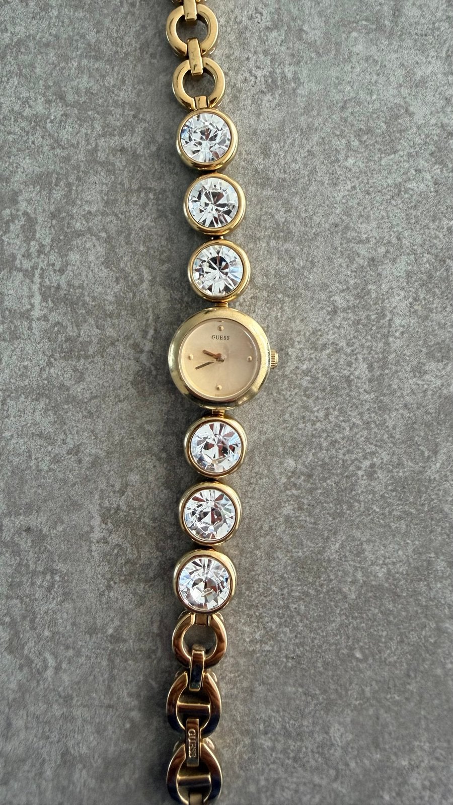 Guess Dames Polshorloge Goudkleurig met Strass, Guess, Polshorloge, Ophalen of Verzenden, Zo goed als nieuw
