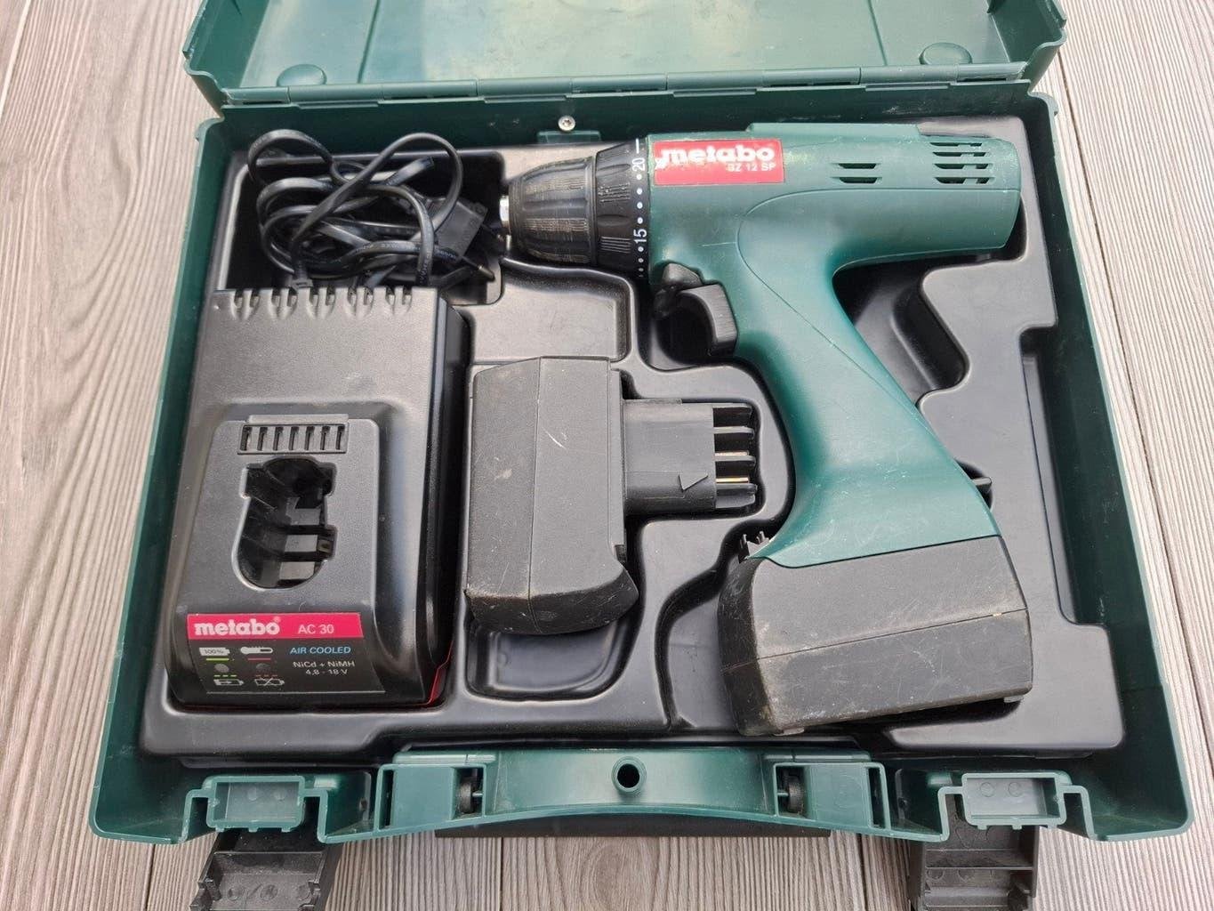Metabo BZ 12 SP Accuboormachine met lader en koffer, Gebruikt, Variabele snelheid, Ophalen of Verzenden, Boor- en Schroefmachine