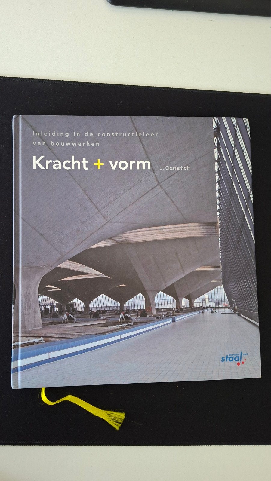 Kracht + Vorm - Inleiding in de constructieleer, Zo goed als nieuw, J. Oosterhoff, Beta, HBO