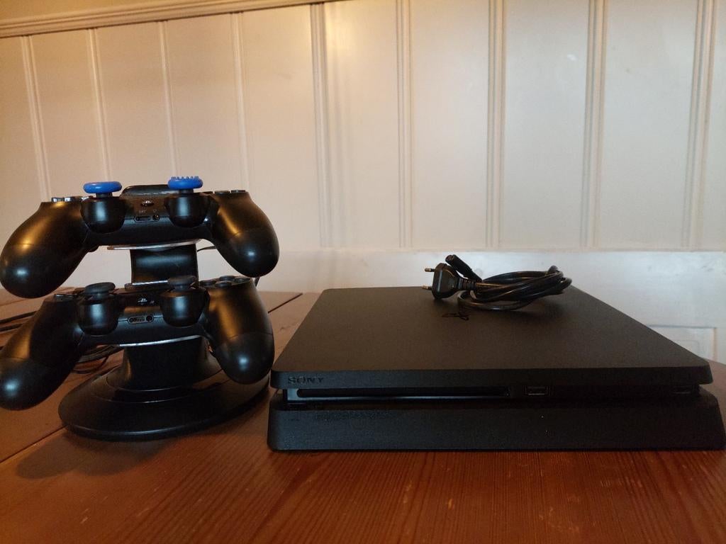 Playstation 4 & 2 controllers + houder., Ophalen, Gebruikt, Met 2 controllers, Original