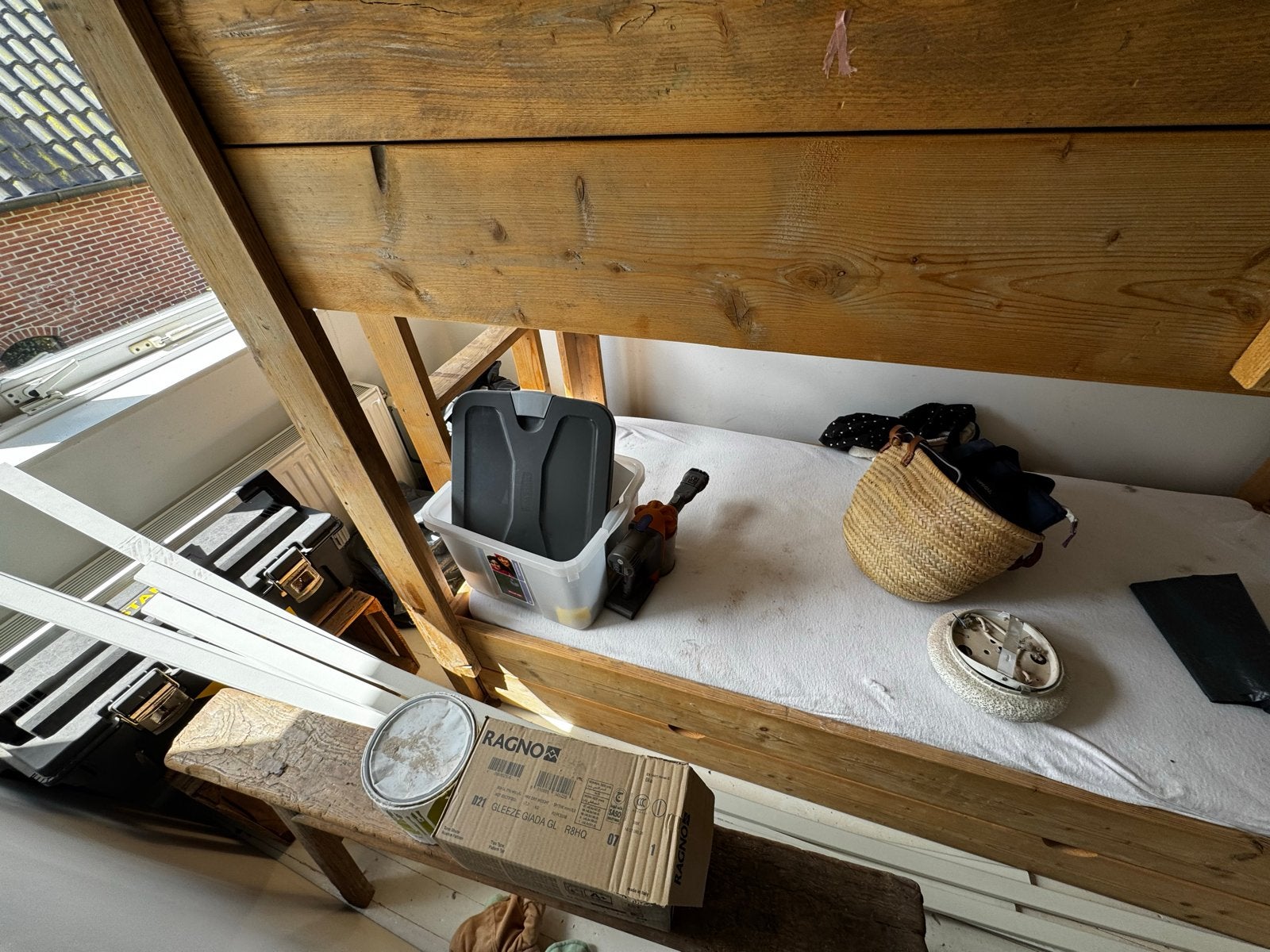 Stevig houten stapelbed met speelhuisje - 210x100x240 cm, Ophalen, 210 cm, Tweepersoons, 100 cm