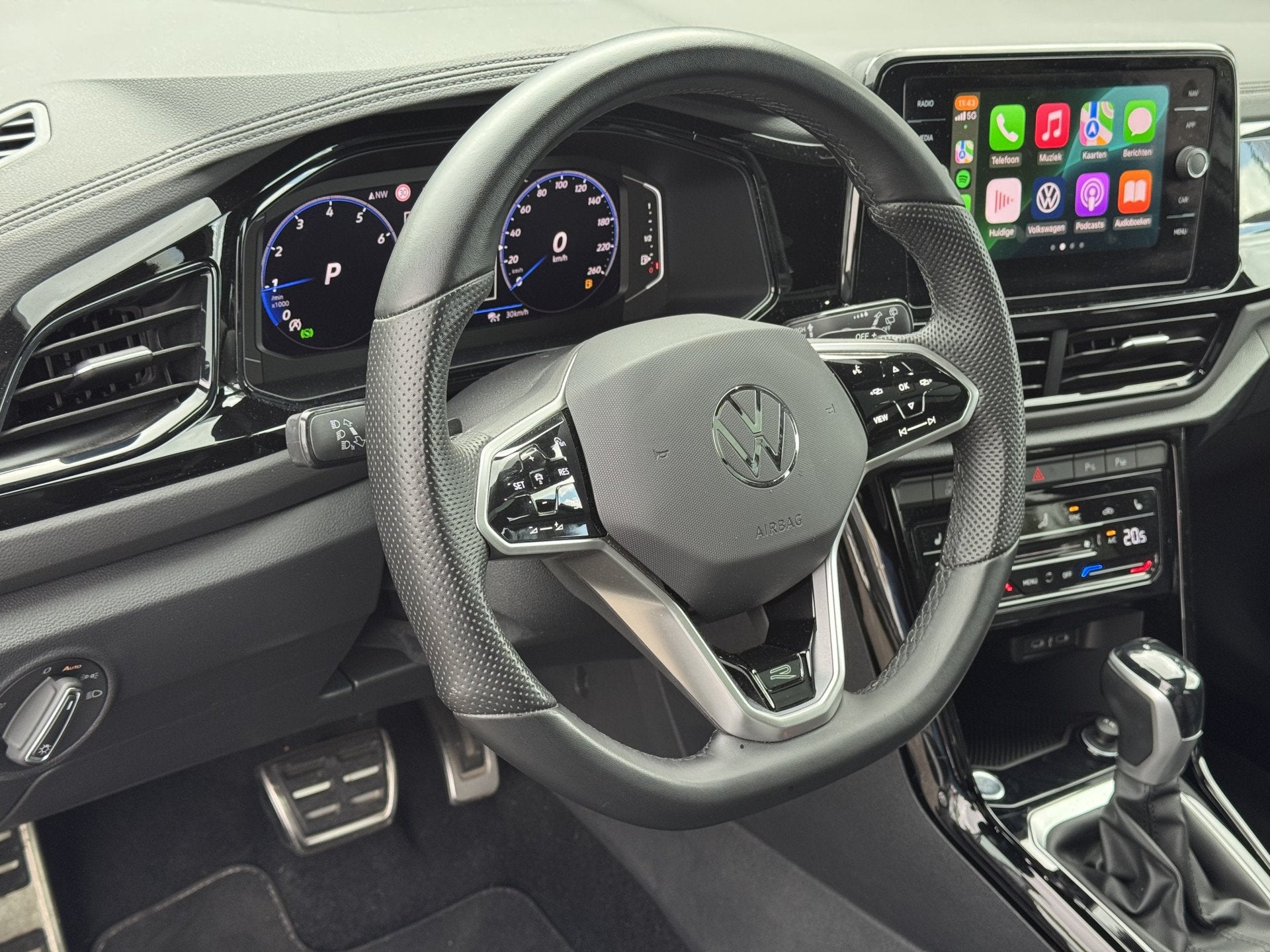 Volkswagen T-Roc 1.5 TSI R-Line | IQ | Leer | Memory | Trekh, Auto's, Volkswagen, 1258 kg, 4 cilinders, 150 pk, Leder