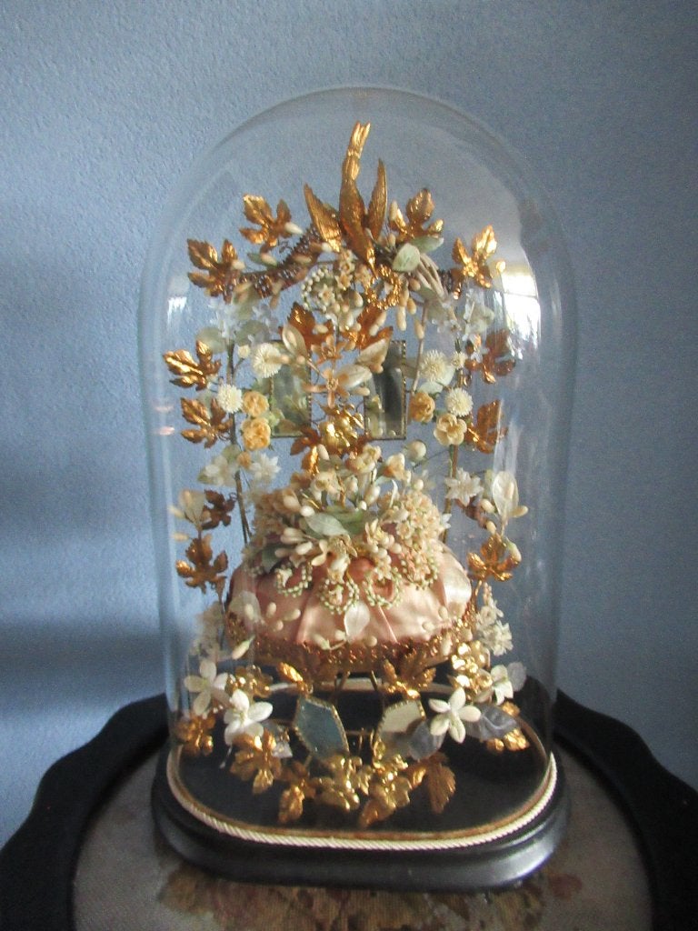 ANTIEKE BRUIDSSTOLP met WASSEN BLOEMEN, Ophalen