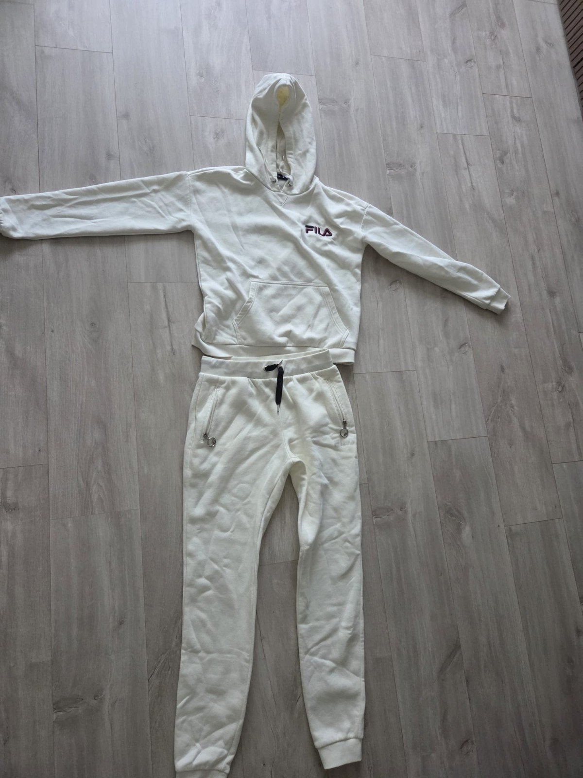 Fila trainingspak wit - hoodie en joggingbroek, Ophalen of Verzenden, Gedragen, Maat 36 (S)