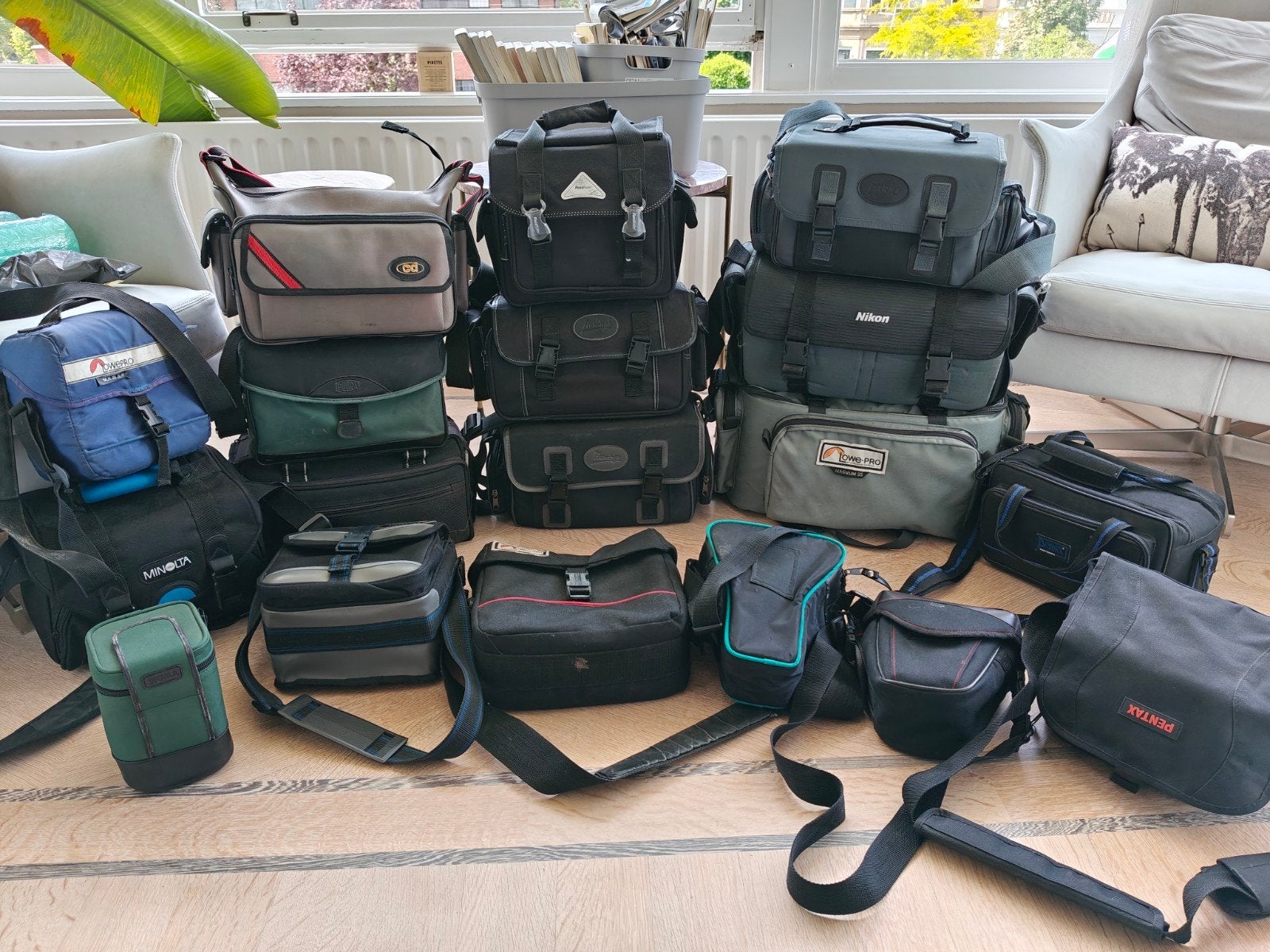 Grote collectie camera's, flitsers, tassen en accessoires, Ophalen, Gebruikt, Overige typen, Overige merken
