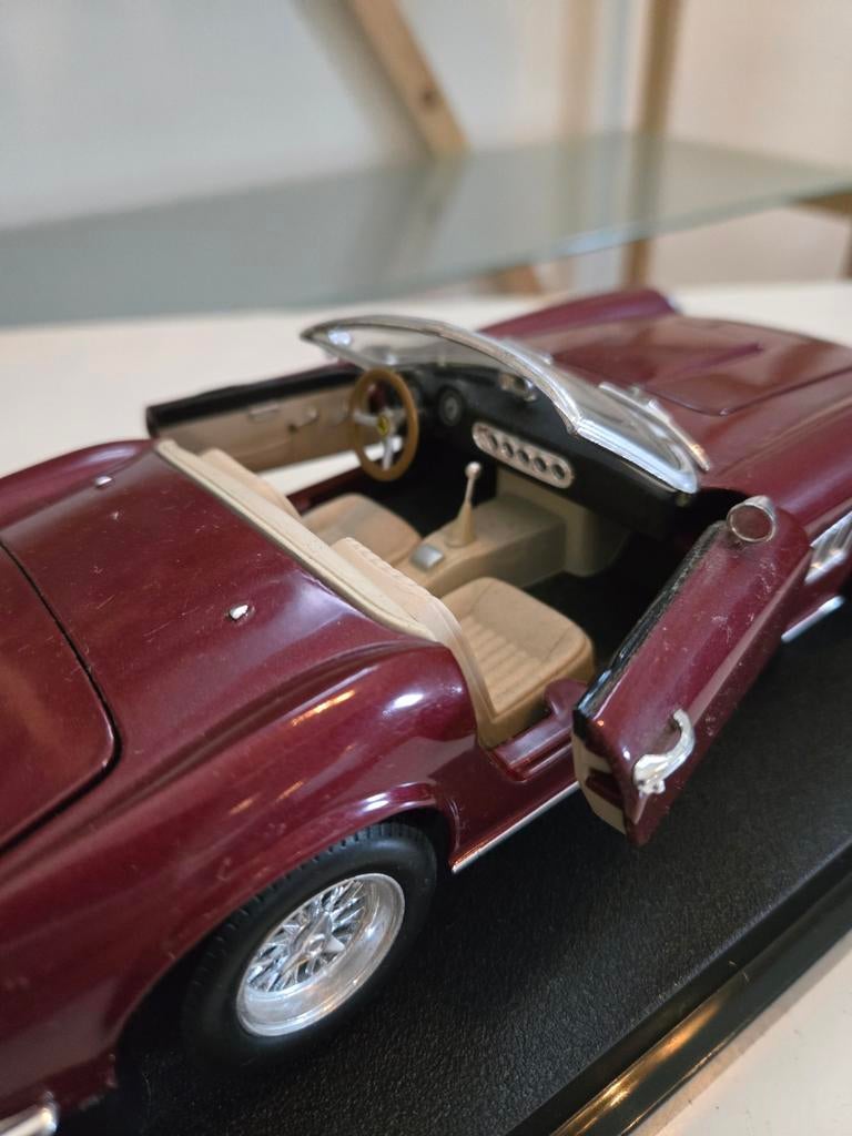 Ferrari 250 GT California Spyder 1:18 Hotwheels, Hobby en Vrije tijd, Modelauto's | 1:18, Verzenden, Zo goed als nieuw, Auto