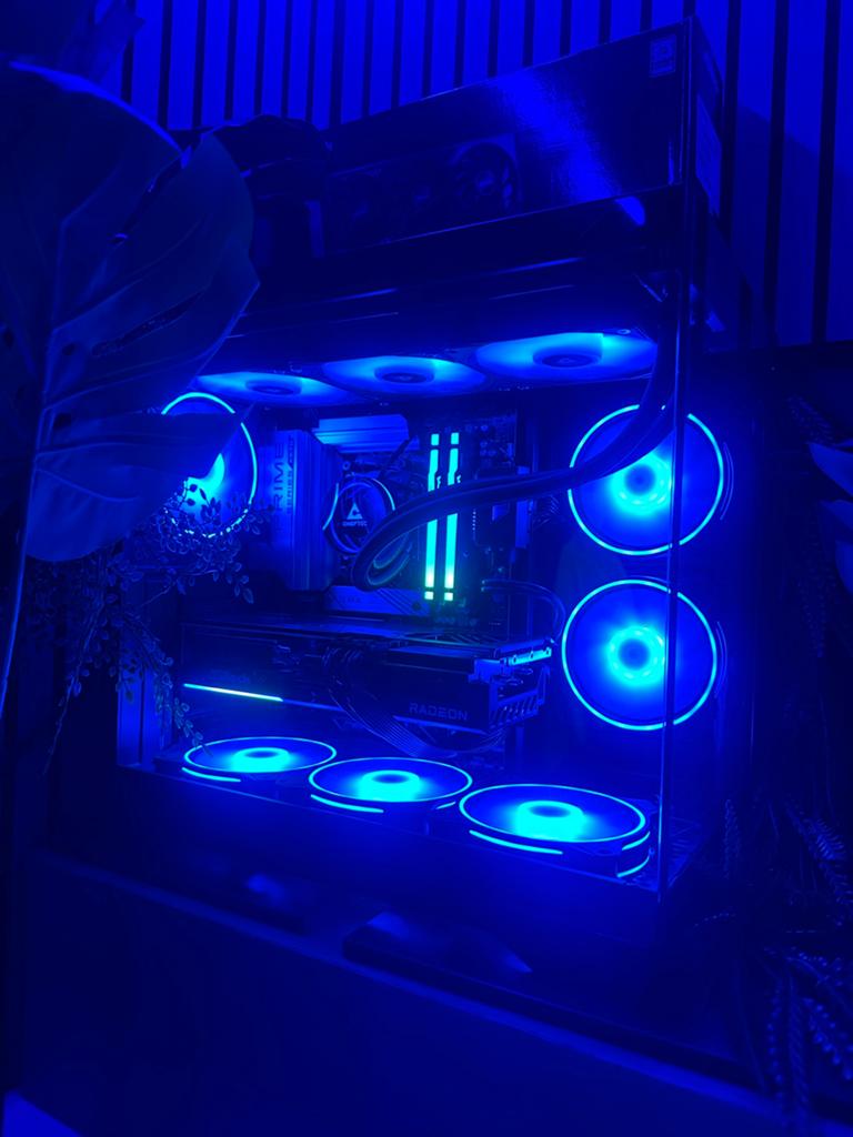 Ryzen 7 7800X3D RX 9070XT 16GB, Virtual Reality, Ophalen of Verzenden, Zo goed als nieuw, SSD