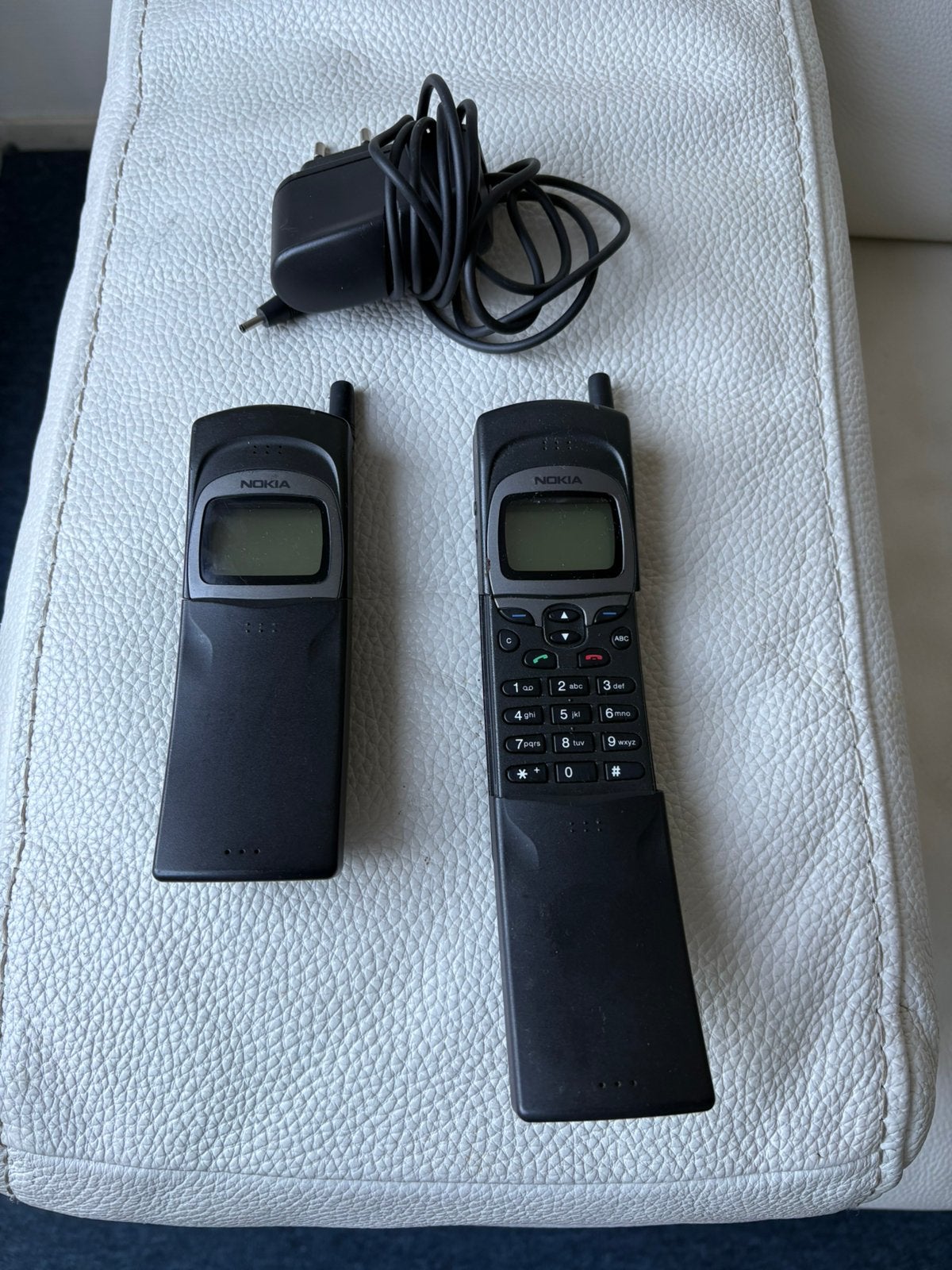 2 X NOKIA 8110 TE KOOP INCLUSIEF LADER SETJE, Schuifmodel, Geen camera, Zwart, Fysiek toetsenbord