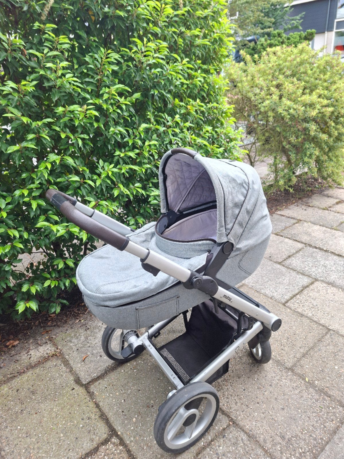 Grijze Mutsy I2 kinderwagen, Kinderen en Baby's, Kinderwagens en Combinaties, Ophalen, Gebruikt, Combiwagen, Mutsy