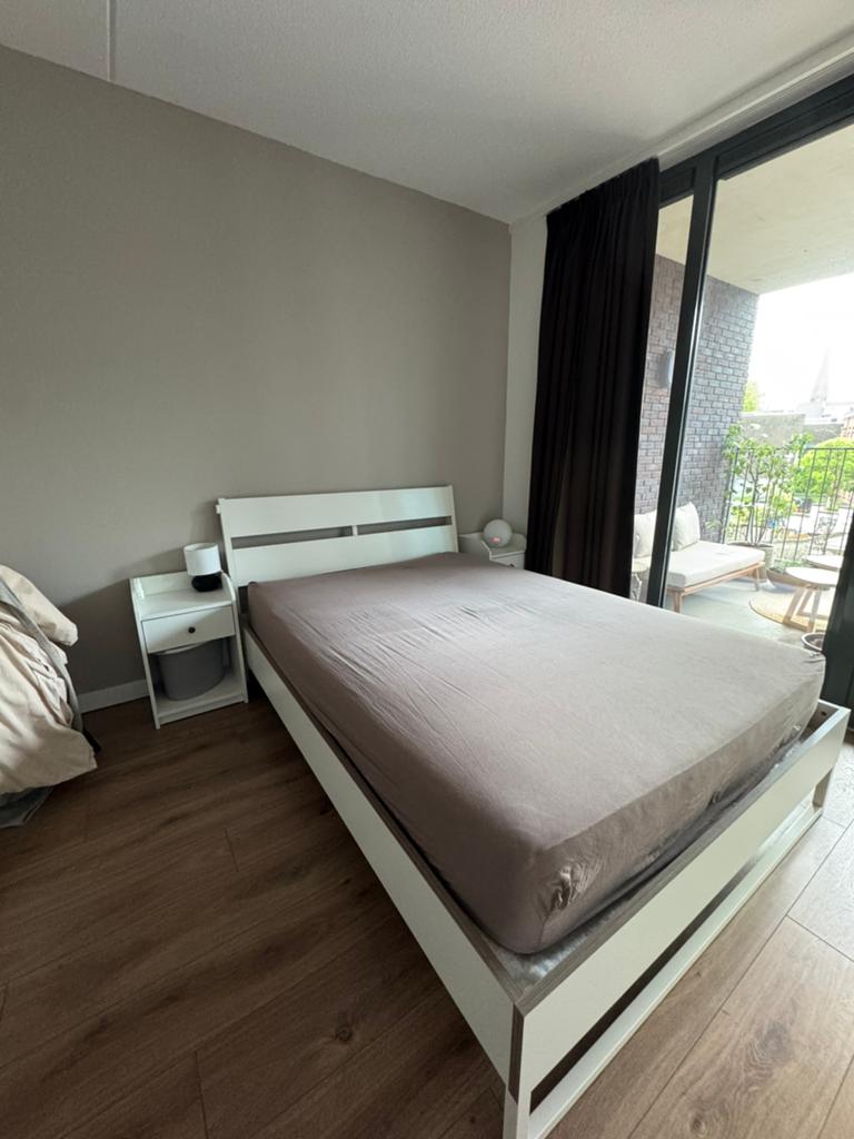 IKEA Tryisil bedframe + matras 140x200, Huis en Inrichting, Slaapkamer | Complete slaapkamers, Ophalen, Zo goed als nieuw, Tweepersoons