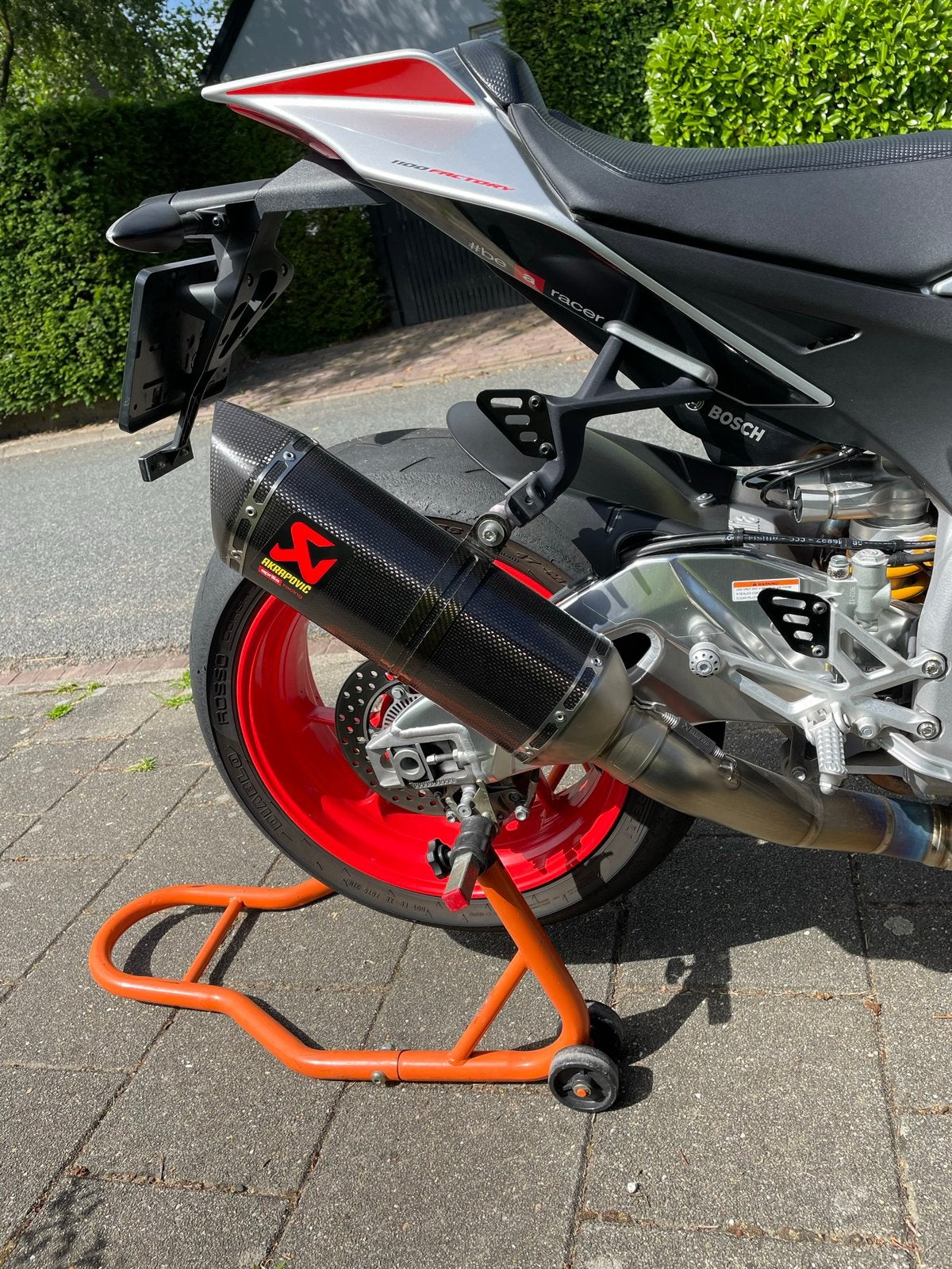 Aprilia Akrapovic Slip-On Uitlaat Carbon  (17-), Ophalen, Gebruikt