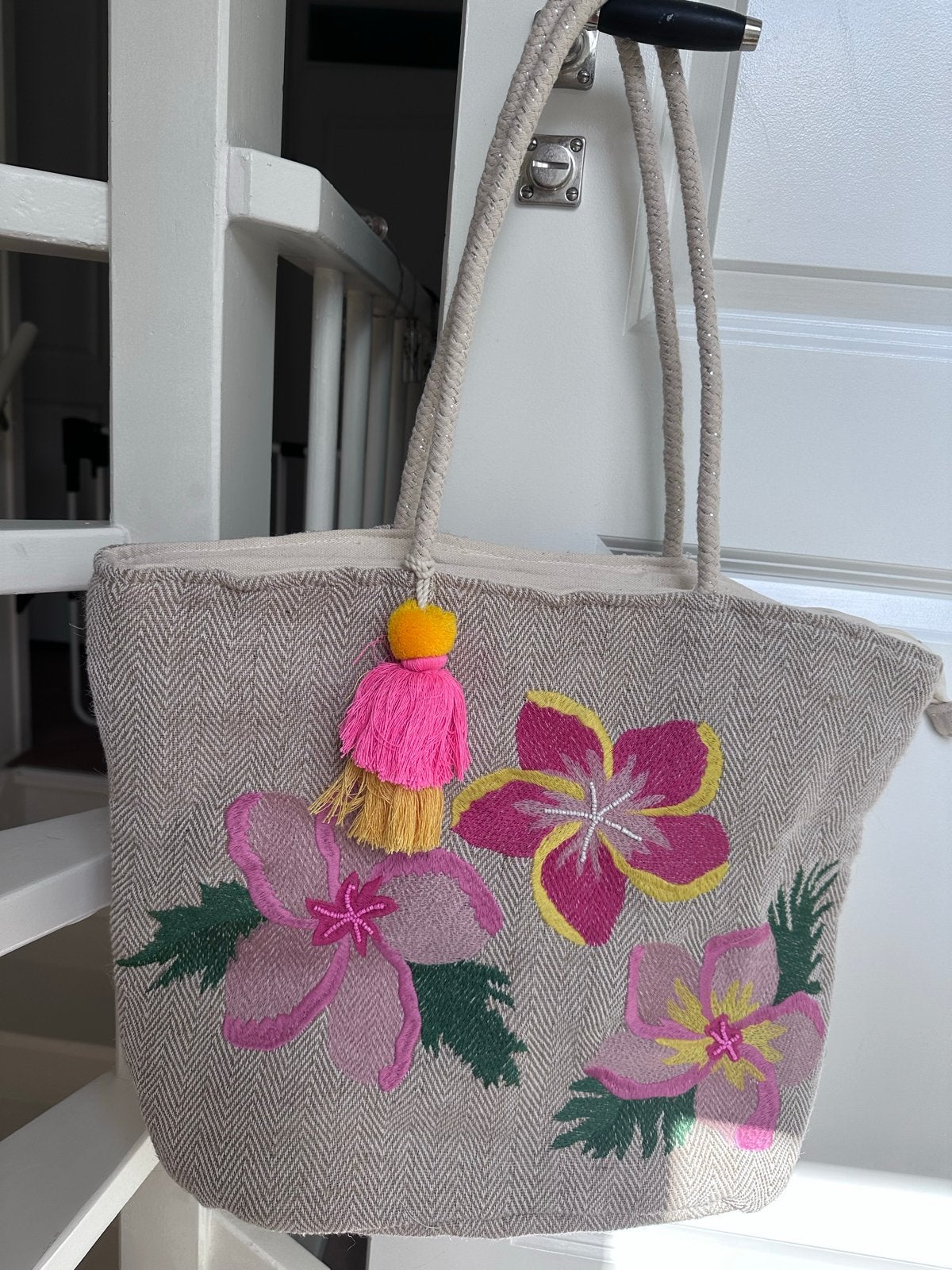 Zomerse Tote Tas met Geborduurde Bloemen, Ophalen of Verzenden, Zo goed als nieuw, Beige, Shopper