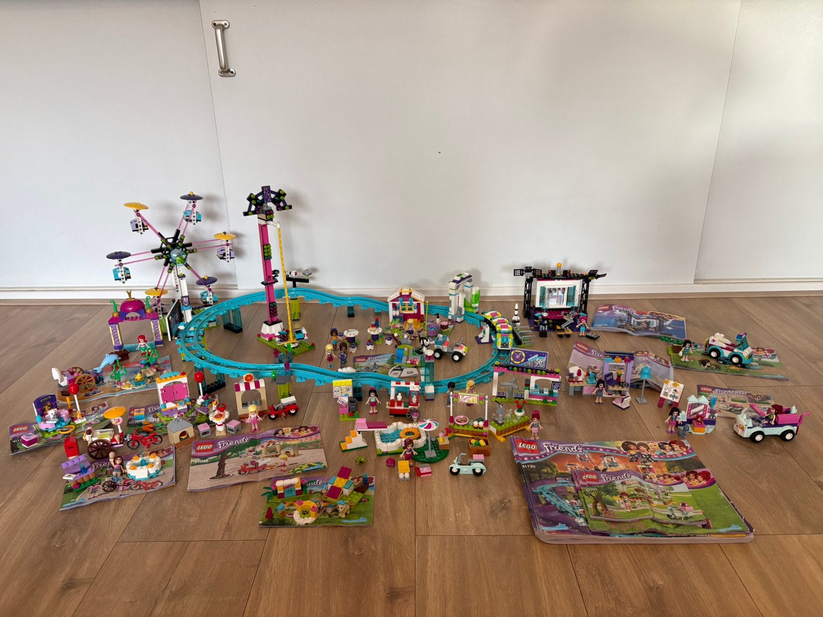 Grote partij lego friends pretpark, winkeltjes, dieren, huis, Lego, Friends, Ophalen of Verzenden, Zo goed als nieuw