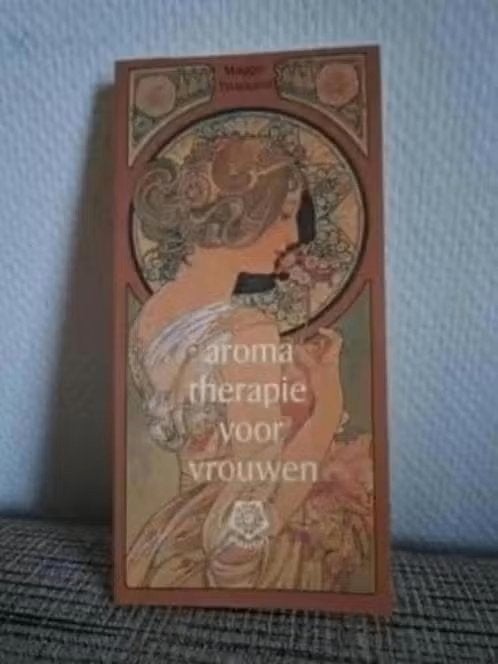 AROMA THERAPIE VOOR VROUWEN - Maggie Tisserand, Ophalen of Verzenden, Zo goed als nieuw, Overige onderwerpen, Instructieboek