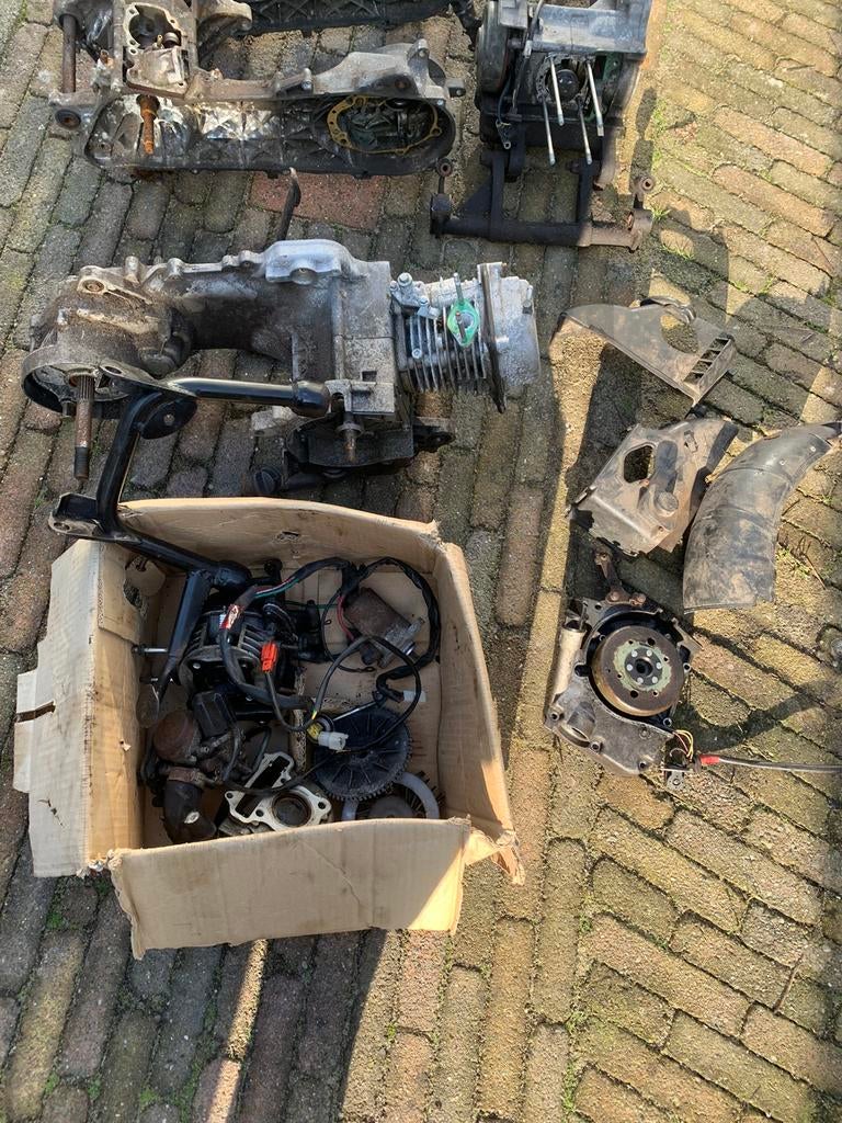 2x GY6 blok met onderdelen, Ophalen of Verzenden, Gebruikt, Blok, Peugeot