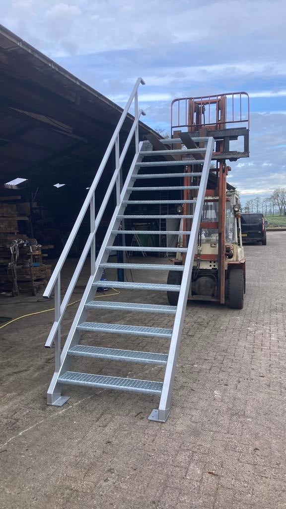 Stalen trap, Ophalen, Zo goed als nieuw, 2 tot 4 meter
