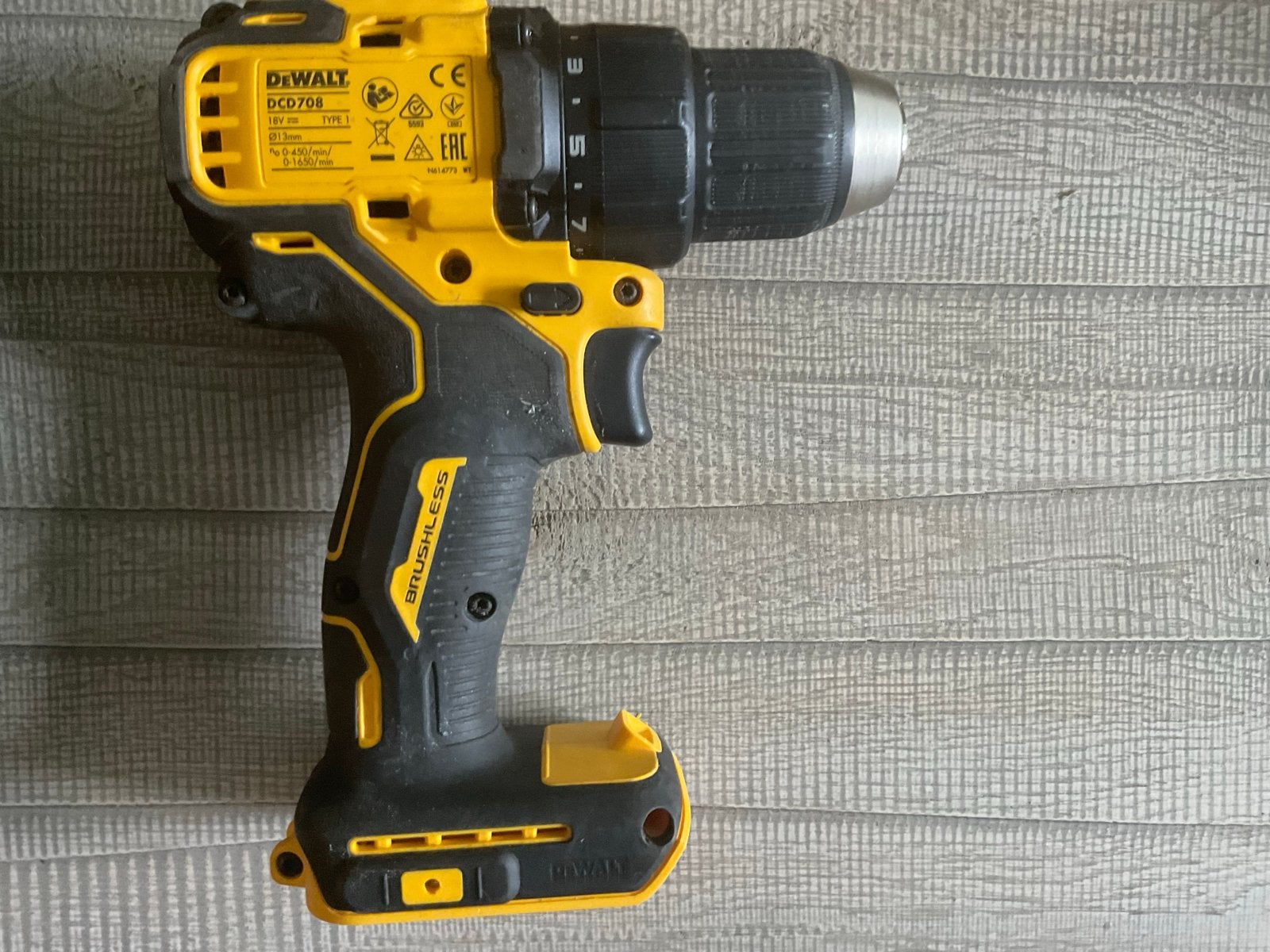 Dewalt DCD708 Accuboormachine - Borstelloos, Ophalen, Variabele snelheid, Minder dan 400 watt, Zo goed als nieuw