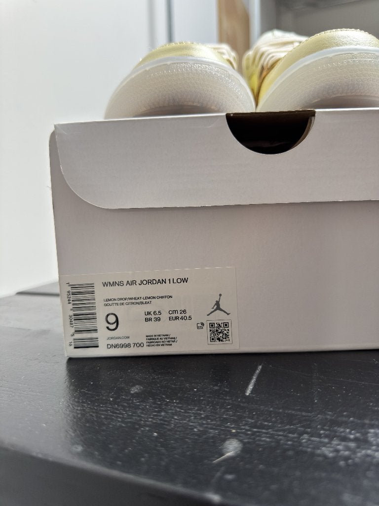 Nike Air Jordan 1 Low WMNS Lemon Drop Wheat Lemon Chiffon, Ophalen, Geel, Nike Jordan, Nieuw