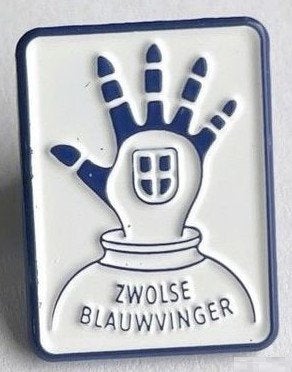 ZWOLLE - Zwolse blauwvinger pin - niet in de winkel te koop!, Ophalen of Verzenden, Nieuw, Stad of Land, Speldje of Pin