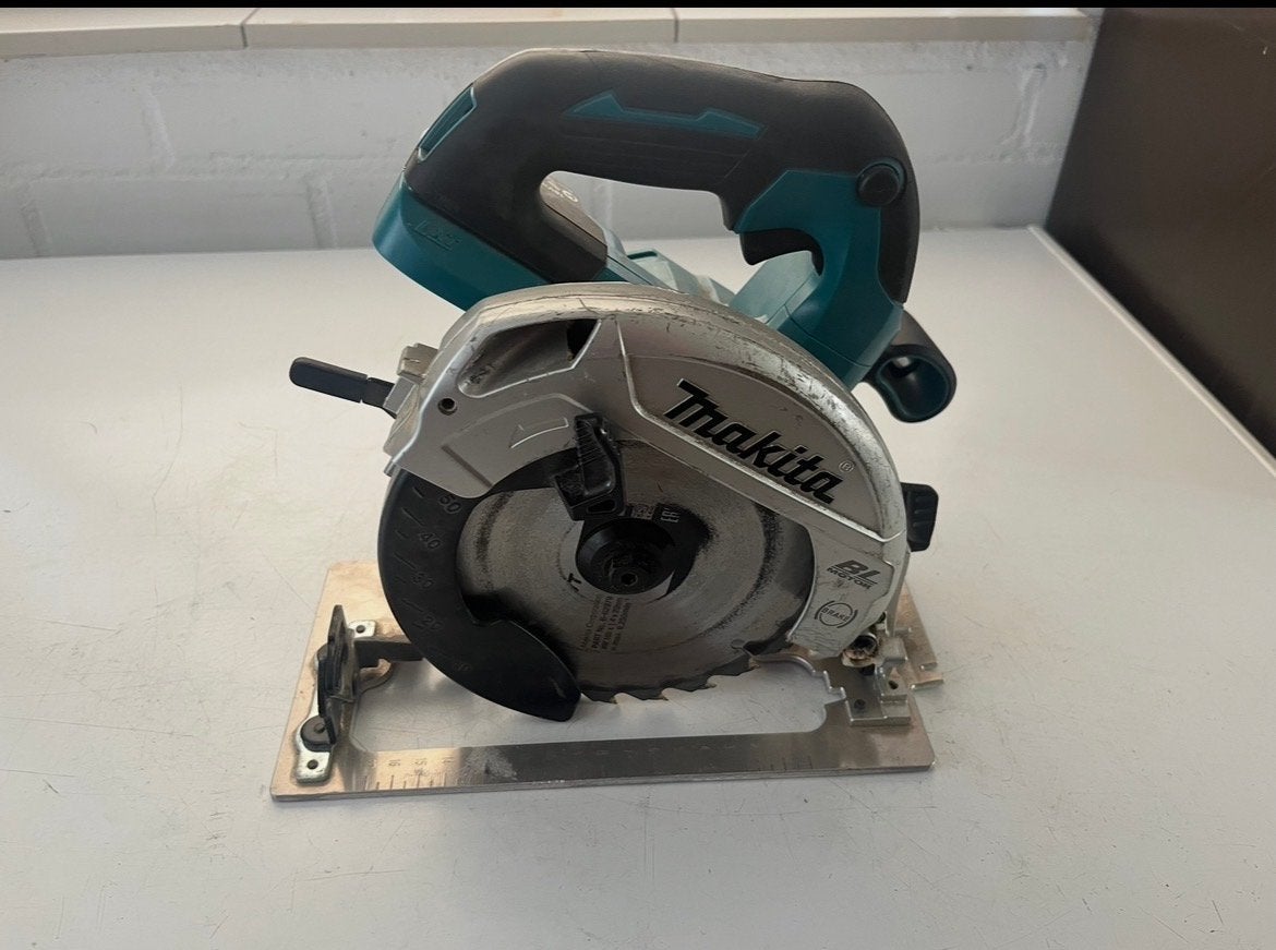 TE KOOP!!! Makita DHS660 18V Cirkelzaag met zaagblad, Ophalen of Verzenden, Gebruikt, Cirkelzaag